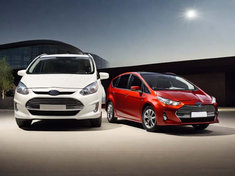 Ford Galaxy and Toyota Prius